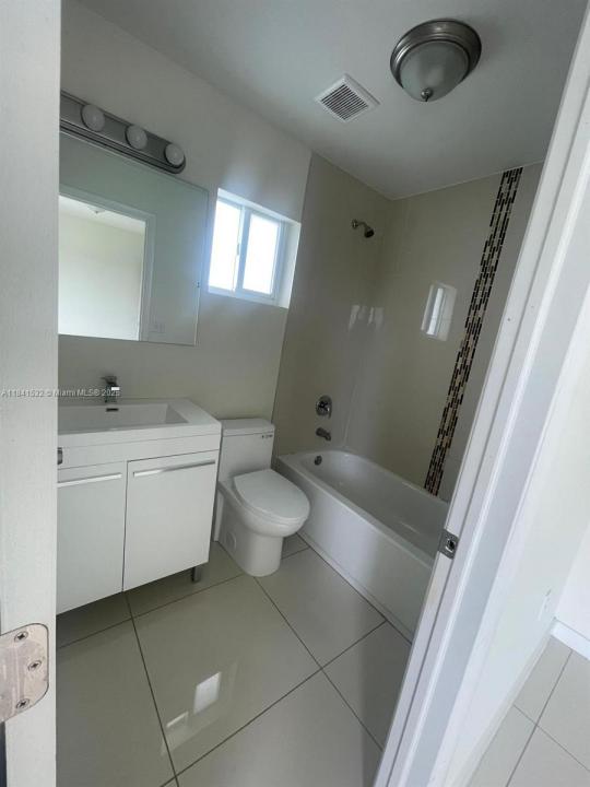 2121 NW 72nd st, Golden Beach, פלורידה 33147, ארצות הברית של אמריקה 
