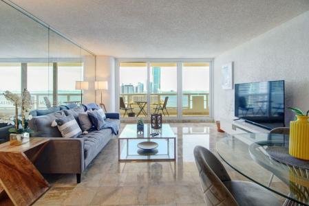 1717 N Bayshore Dr A-2635, Miami, Florida 33132, USA