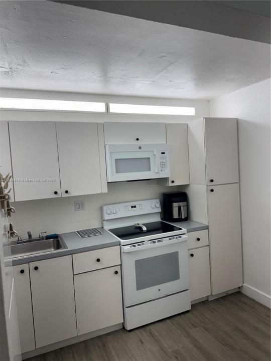 2903 N Miami Beach Blvd 206, North Miami Beach, Florida 33160, Estados Unidos