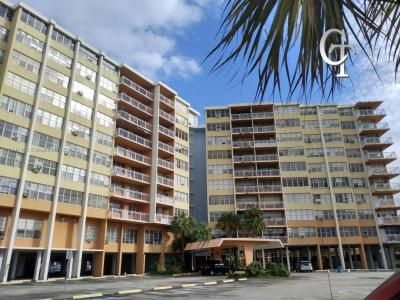 2025 NE 164th St 815, North Miami Beach, Florida 33162, USA