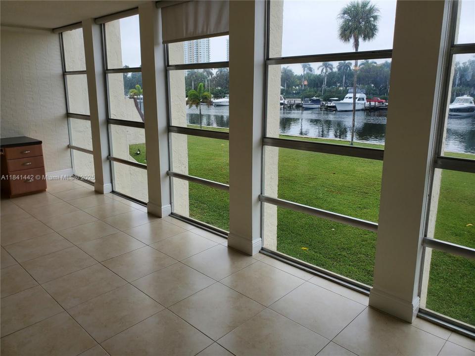 601 Three Islands Blvd 204, Hallandale Beach, Florida 33009, Amerika Birleşik Devletleri