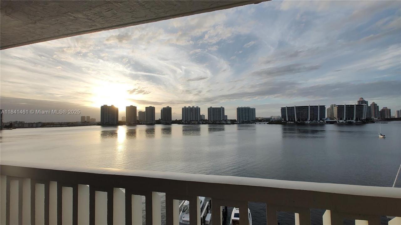 17900 N Bay Rd PH3, Sunny Isles Beach, Florida 33160, Stati Uniti