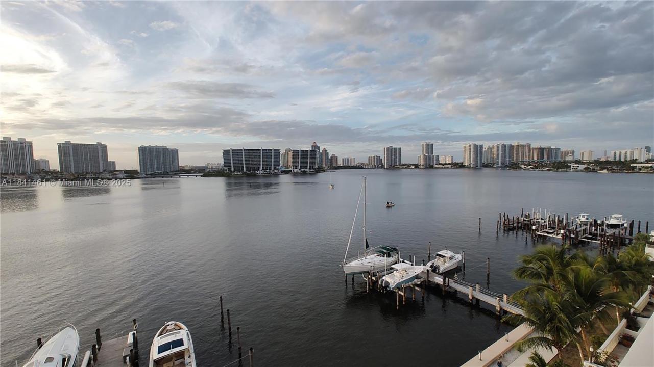 17900 N Bay Rd PH3, Sunny Isles Beach, Florida 33160, Stati Uniti