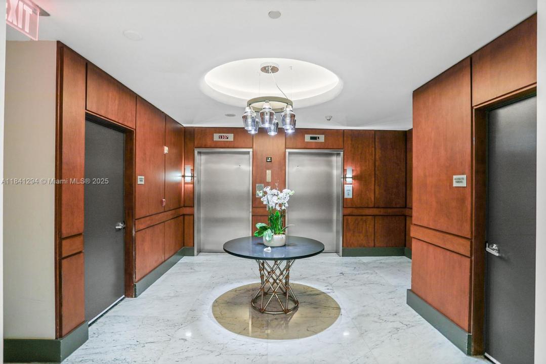 19111 Collins Ave 3507, Sunny Isles Beach, Floryda 33160, USA