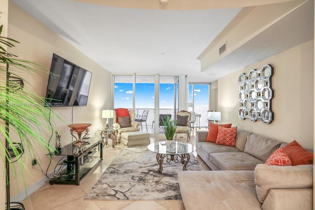 19111 Collins Ave 3507, Sunny Isles Beach, Floryda 33160, USA