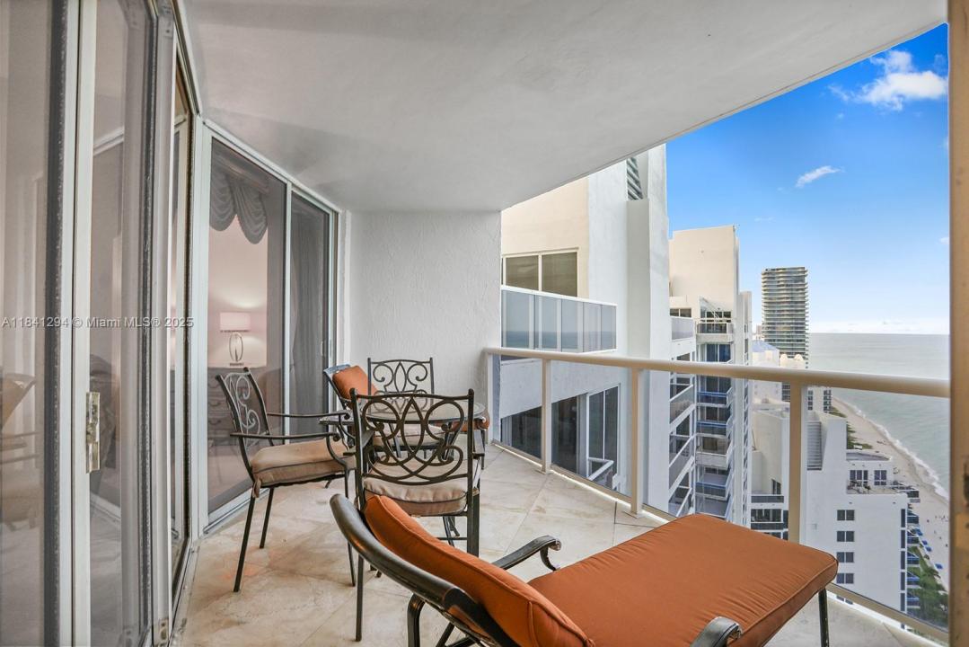 19111 Collins Ave 3507, Sunny Isles Beach, Floryda 33160, USA