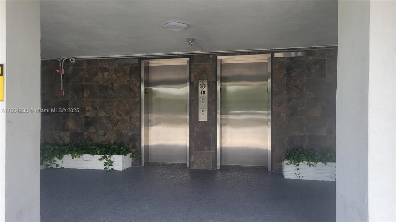 950 Hillcrest Dr 302, Hollywood, 佛罗里达州 33021, 美国