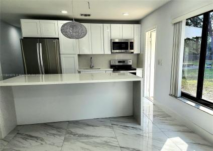 1028 NE 39th St 0, Oakland Park, Florida 33334, USA