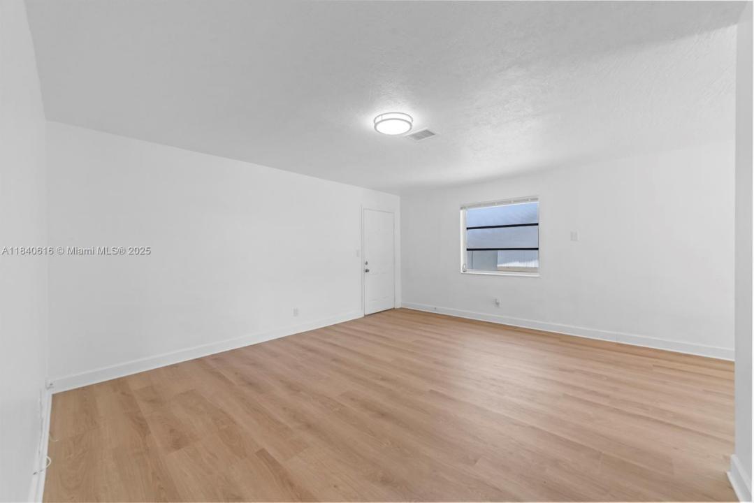 2457 NE 183rd St 2459, North Miami Beach, Floride 33160, États-Unis
