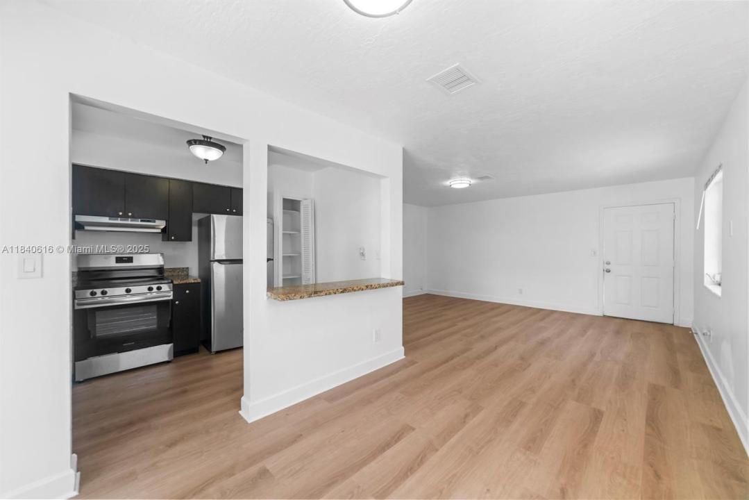 2457 NE 183rd St 2459, North Miami Beach, Floride 33160, États-Unis