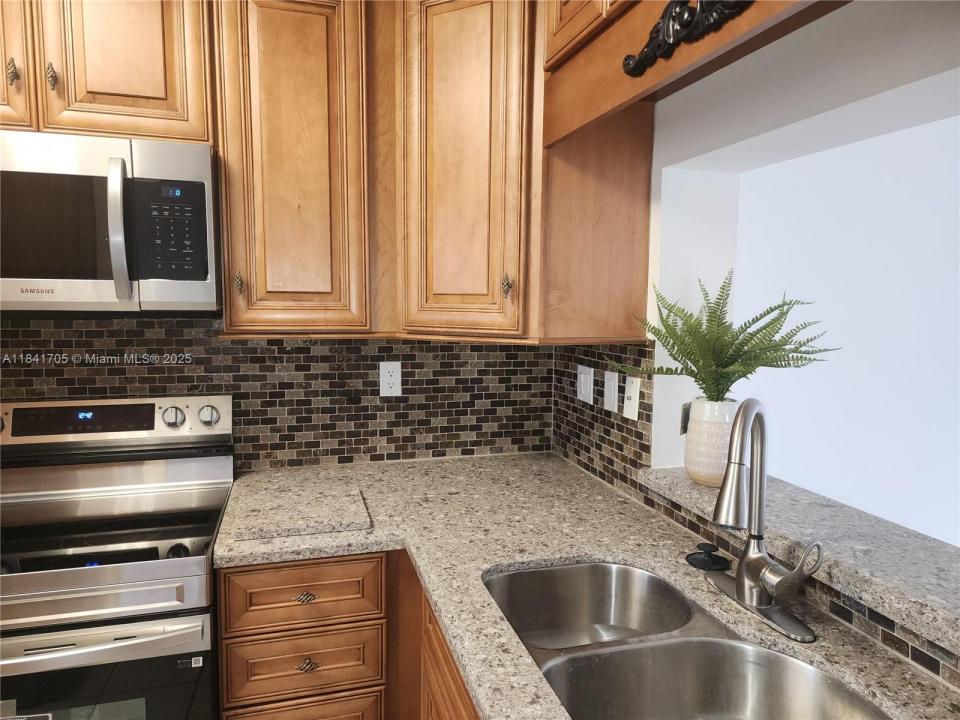 1900 Sabal Palm Dr 305, Davie, Florida 33324, USA
