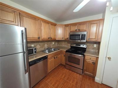 4821 NW 22nd Ct 110, Lauderhill, Florida 33313, USA