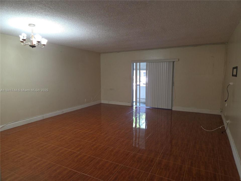 4821 NW 22nd Ct 110, Lauderhill, Florida 33313, Estados Unidos