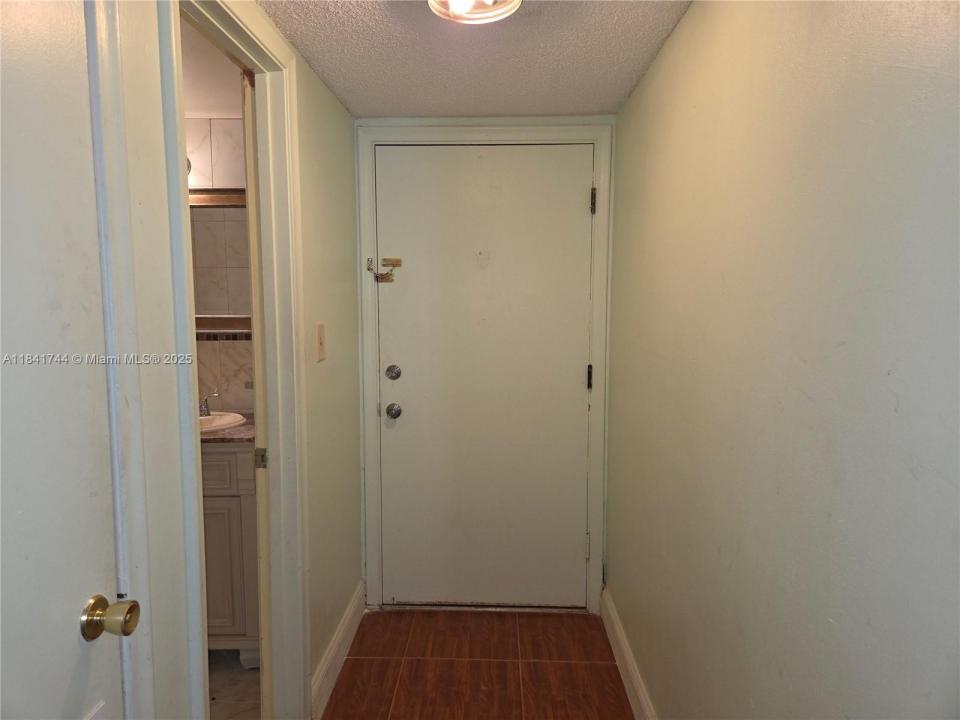 4821 NW 22nd Ct 110, Lauderhill, Florida 33313, Estados Unidos