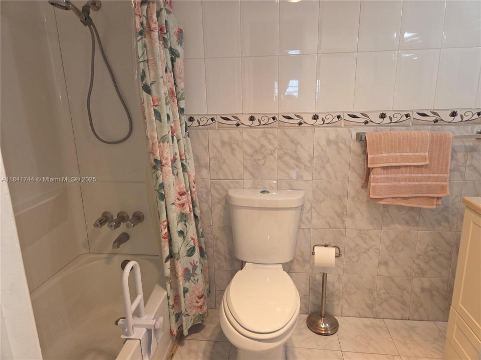 4821 NW 22nd Ct 110, Lauderhill, Florida 33313, Estados Unidos