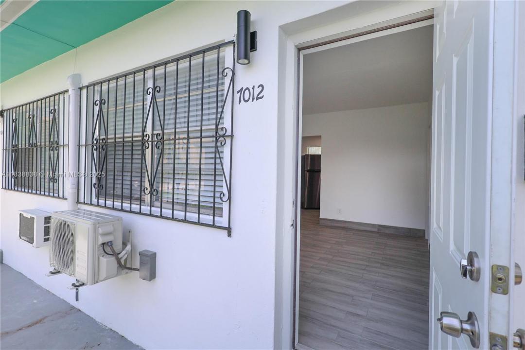 7012 NW 5th Pl 7012, Miami, 佛罗里达州 33150, 美国