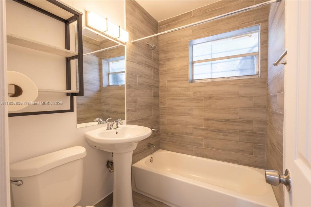 7012 NW 5th Pl 7012, Miami, 佛罗里达州 33150, 美国