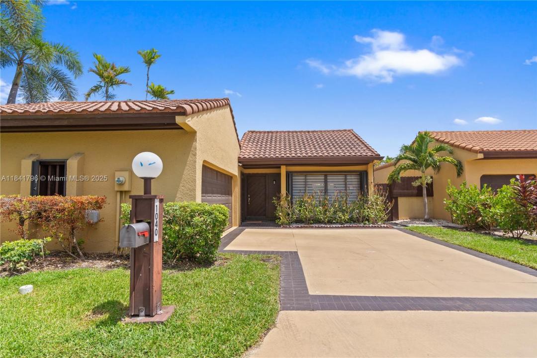 1040 NE 204th Ter, Miami, Флорида 33179, Соединенные Штаты