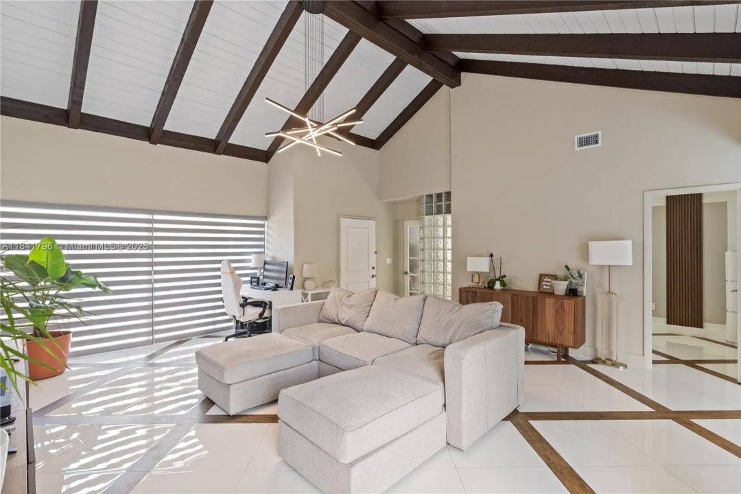 1040 NE 204th Ter, Miami, Флорида 33179, Соединенные Штаты