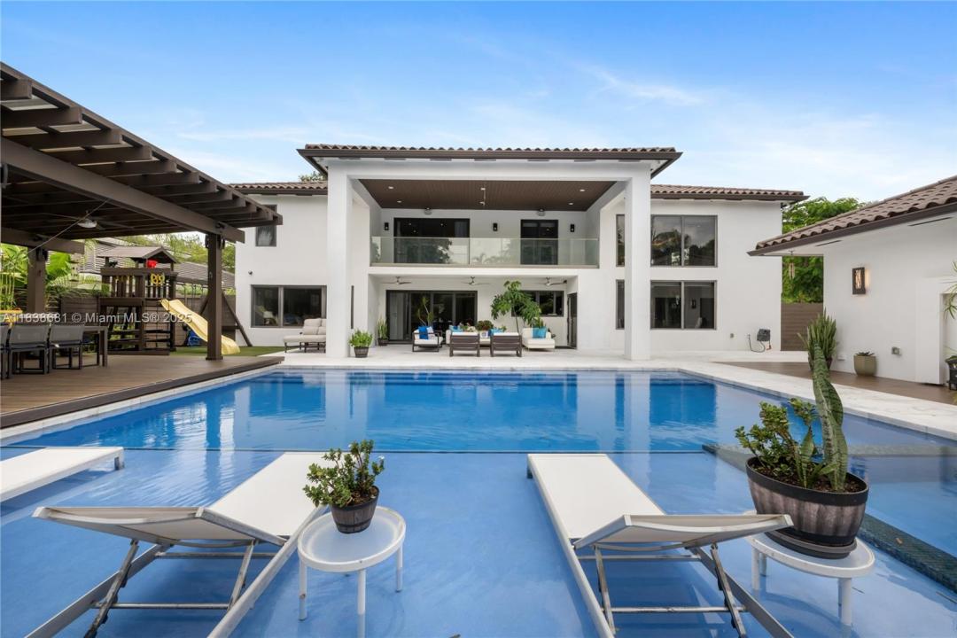 9465 NW 52nd Doral Ln, Doral, Florida 33178