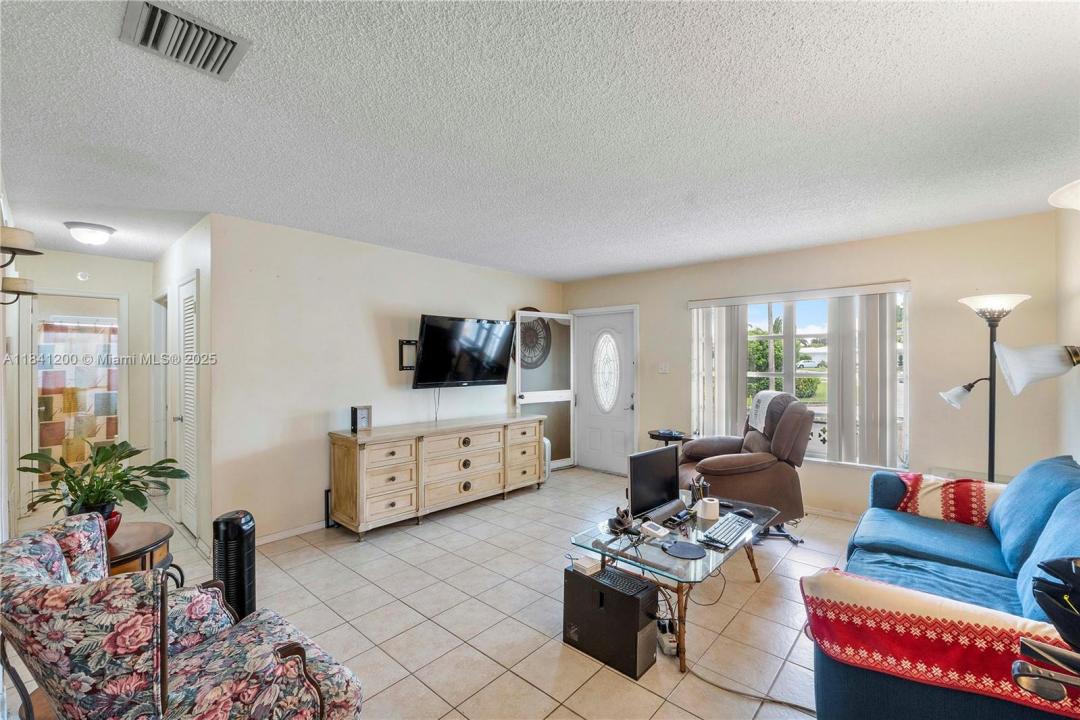 7104 NW 71st Ave, Tamarac, Florida 33321, Stati Uniti