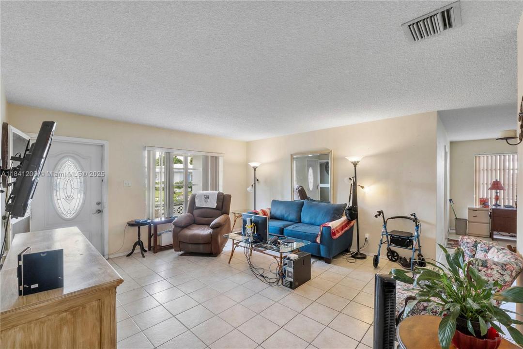 7104 NW 71st Ave, Tamarac, Florida 33321, Stati Uniti