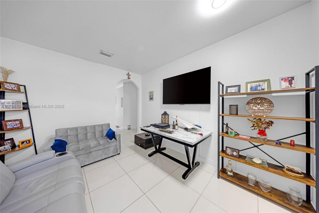 8877 NW 103rd Ave, Doral, Florida 33178, USA