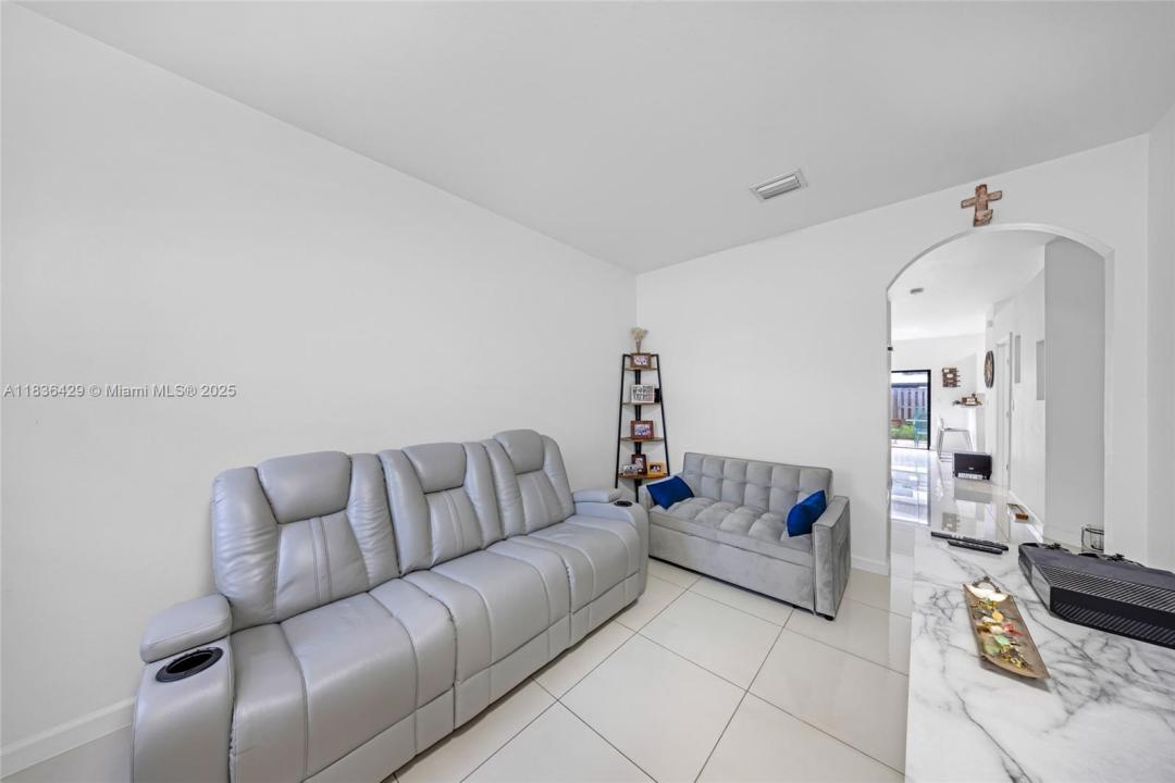 8877 NW 103rd Ave, Doral, Florida 33178, USA