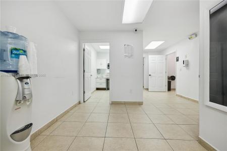 1671 W 37th St 3, Hialeah, Florida 33012, USA