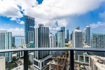 45 SW 9th St 3803, Miami, Florida 33130, USA