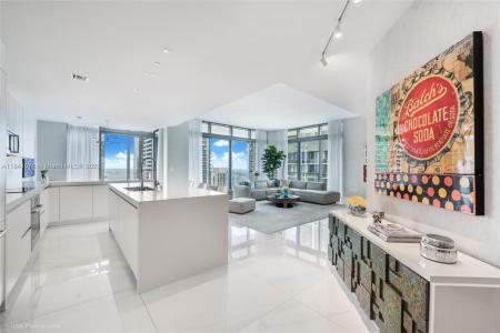 88 SW 7 Street 4101, Miami, Florida 33130, USA