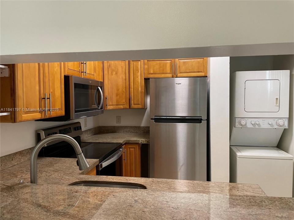 661 Cypress Lake Blvd J20, Deerfield Beach, Флорида 33064, Соединенные Штаты
