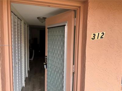 2841 Somerset Dr 312, Lauderdale Lakes, Florida 33311, USA