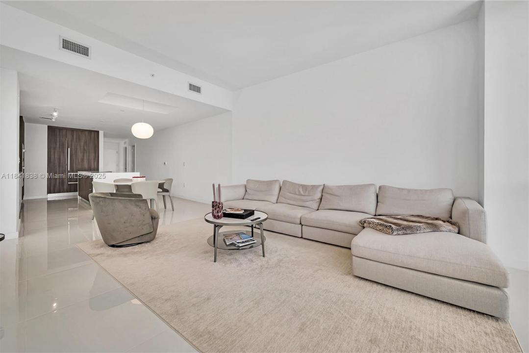 851 NE 1st Ave 1701, Miami, Flórida 33132, Estados Unidos