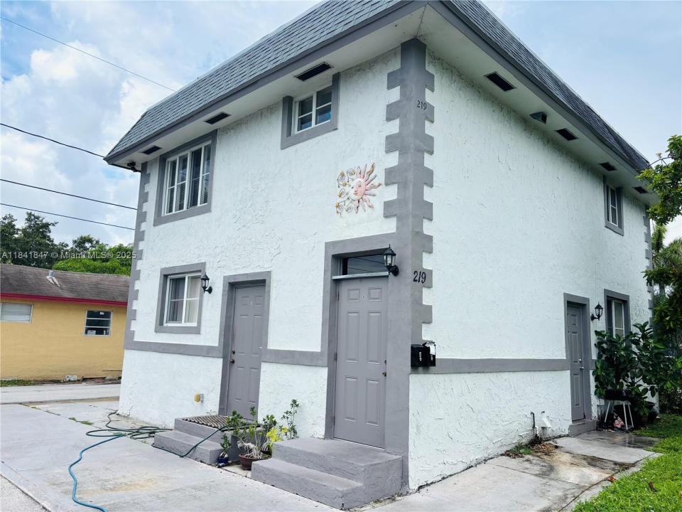219 W Dixie Hwy B, Dania Beach, 佛罗里达州 33004, 美国