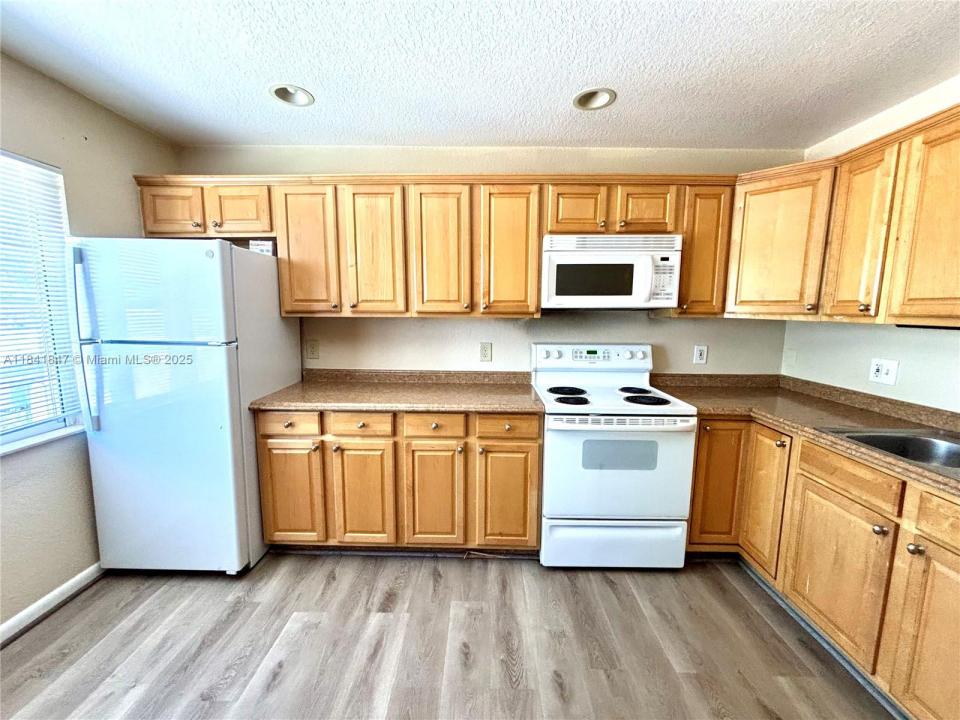 219 W Dixie Hwy B, Dania Beach, 佛罗里达州 33004, 美国