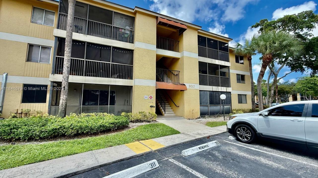 3017 N Oakland Forest Dr 103, Oakland Park, フロリダ 33309, アメリカ合衆国