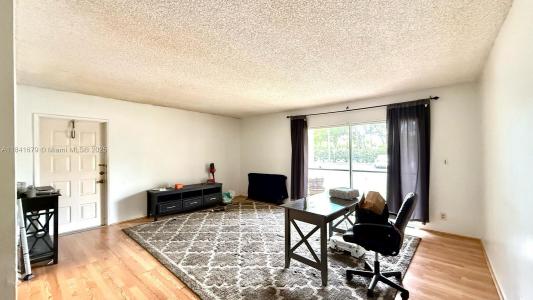 3017 N Oakland Forest Dr 103, Oakland Park, Florida 33309, USA
