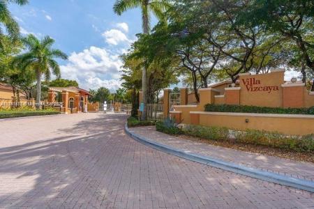 8424 NW 139th Ter 2705, Miami Lakes, Florida 33016, USA