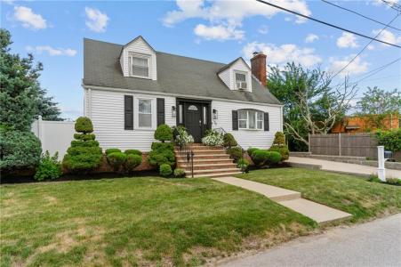 70 Palm Boulevard, Warwick, Rhode Island 02888