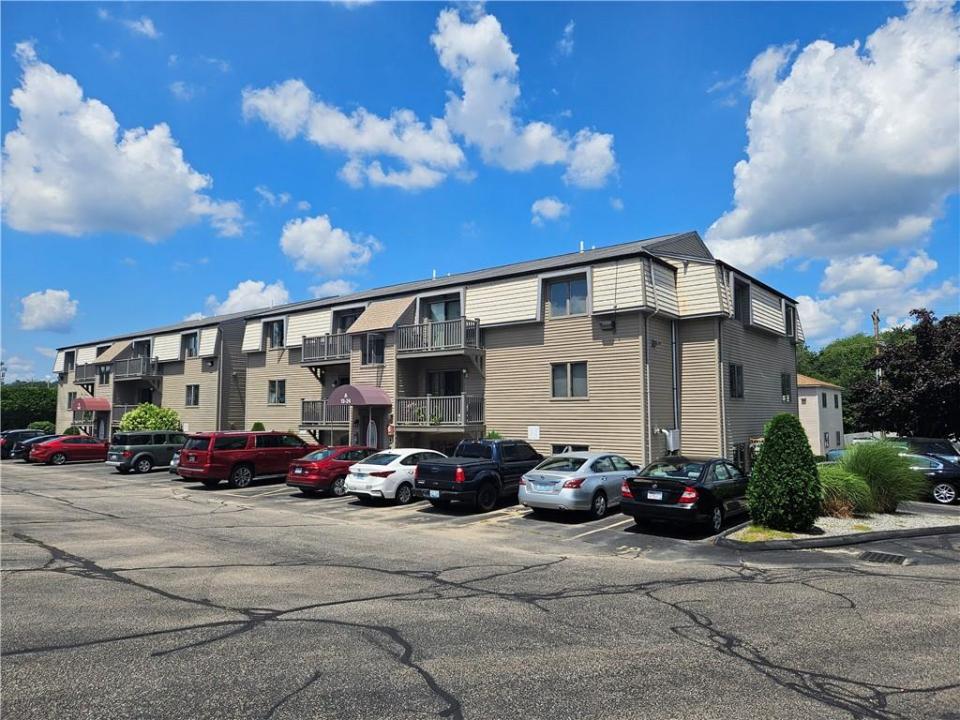8 Village Court, West Warwick, Rhode Island 02893, États-Unis