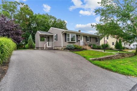 30 NEWWOOD Drive, Cranston, RI 02920, USA