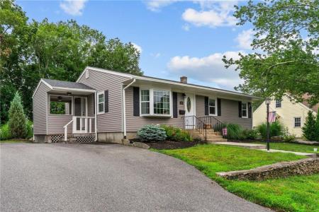 30 NEWWOOD Drive, Cranston, Rhode Island 02920, États-Unis