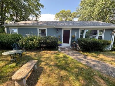 6 Hickory Avenue, Middletown, Rhode Island 02840
