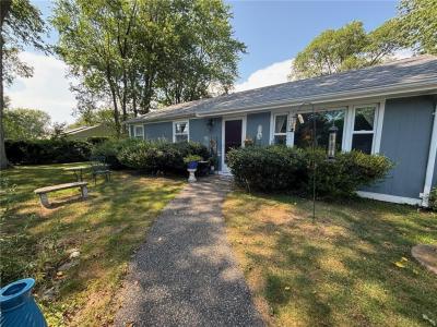 6 Hickory Avenue, Middletown, RI 02840, USA