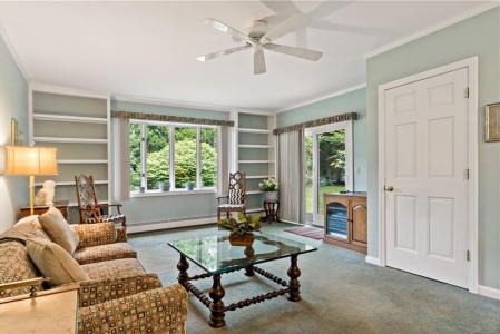 2 Azalea Court, Barrington, Rhode Island 02806, USA