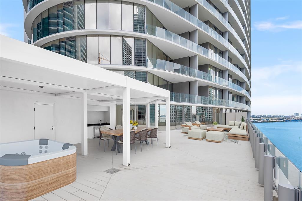 300 Biscayne Blvd Way 1507, Miami, Florida 33131, Estados Unidos