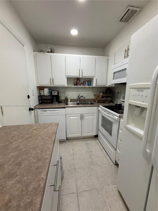3000 NE 16th Ave 209, Oakland Park, Florida 33334
