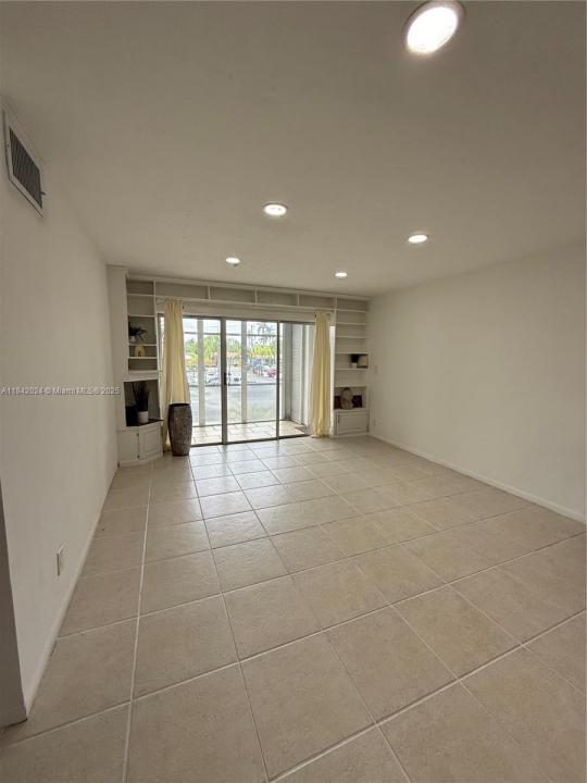 3000 NE 16th Ave 209, Oakland Park, Florida 33334