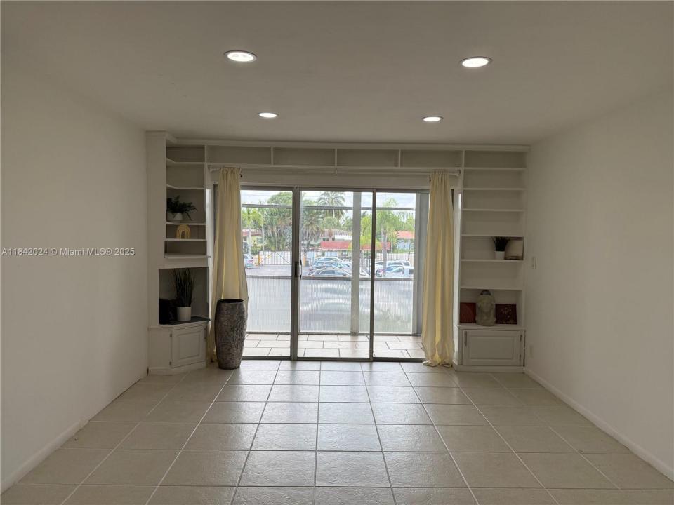 3000 NE 16th Ave 209, Oakland Park, Florida 33334